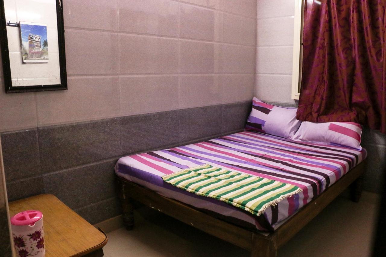 Sri Priya Lodge Dharmapuri Экстерьер фото